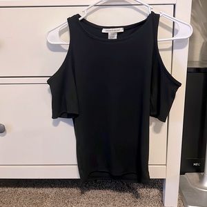 Open shoulder Tee
